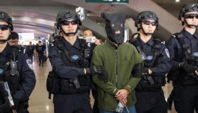 特朗普重申将很快对贩毒活动开展“地面”打击