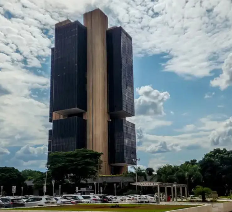 巴西央行将利率维持在15%高位不变